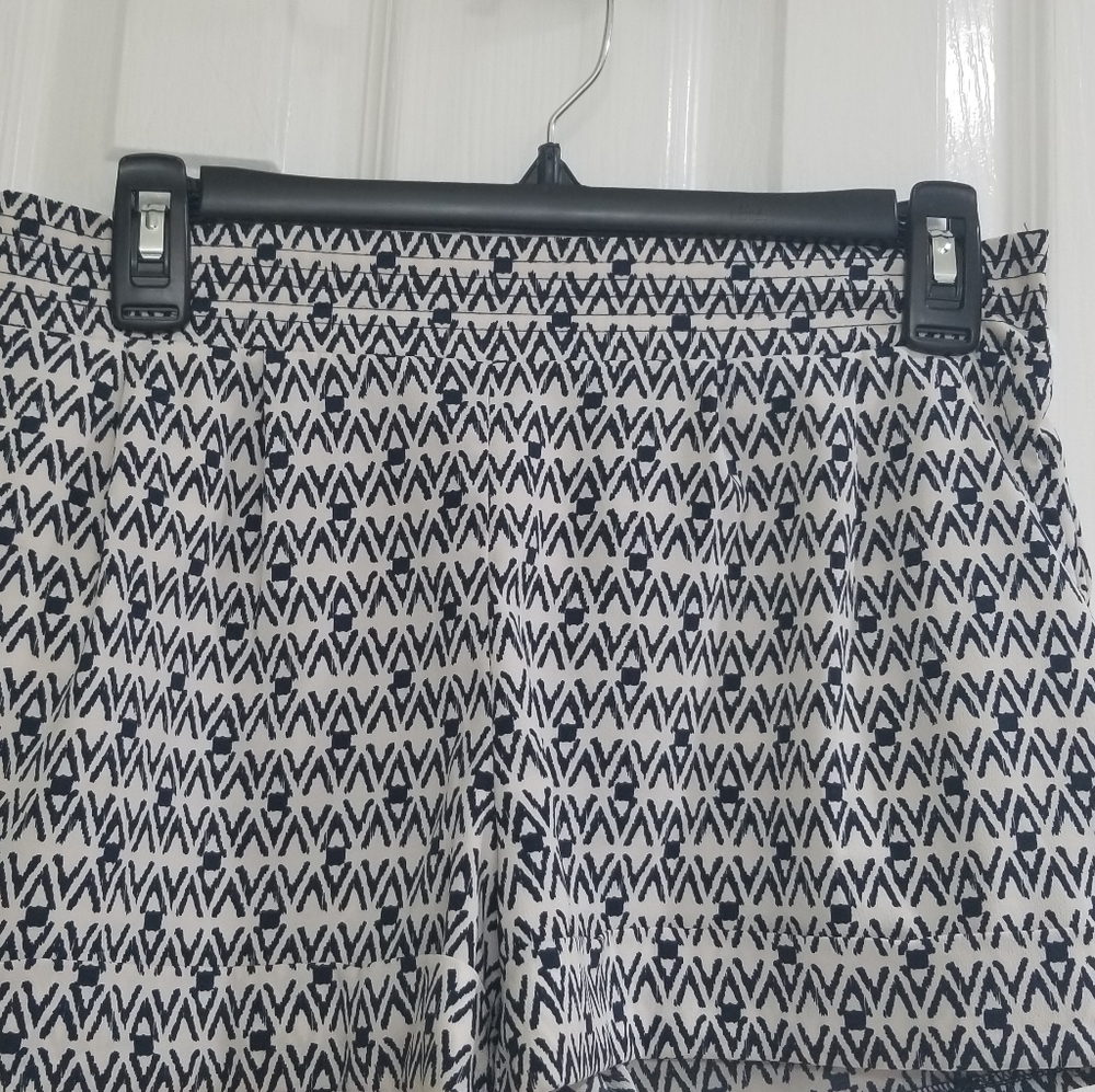 Juniors woven shorts